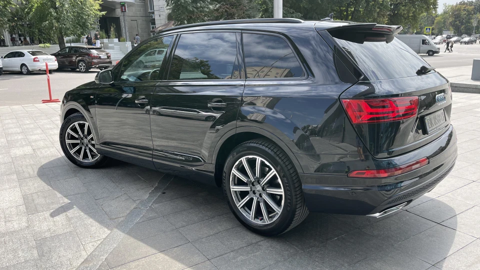 Audi Q7 круїзний лайнер 4