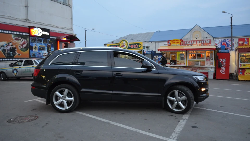 Audi Q7 Ластівка ) 3