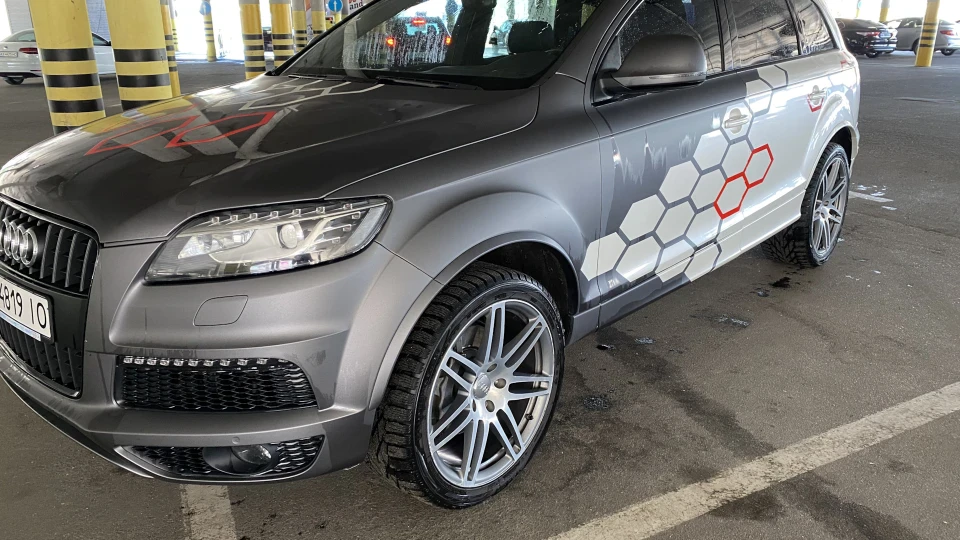 Audi Q7 Сіро - Білий