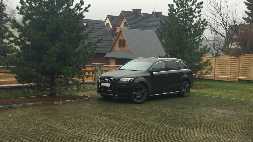 Audi Q7 V12 Style ) 3