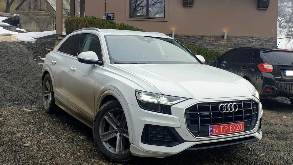 Audi Q8 ∞ 3