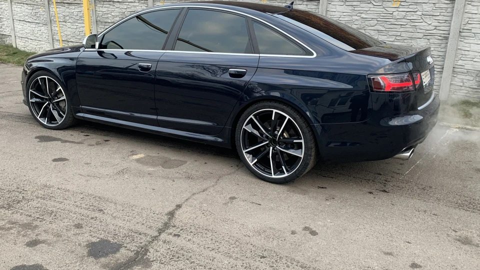 Audi RS6 4