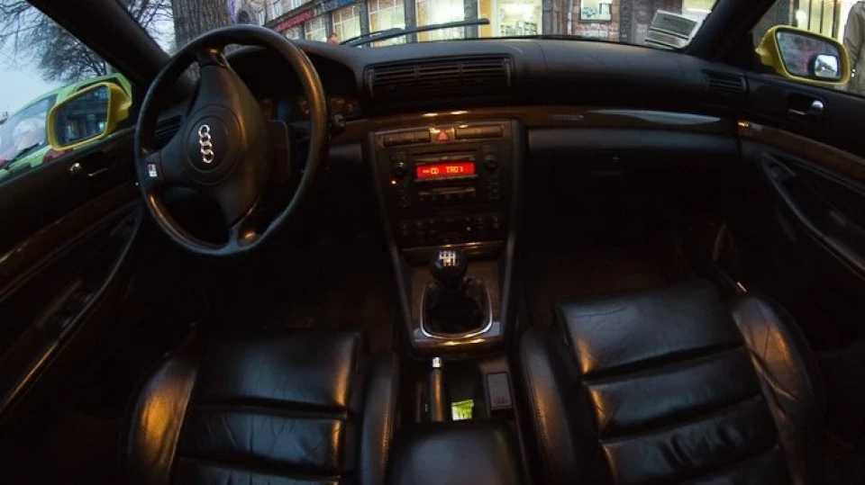Audi S4 Яскрава 2