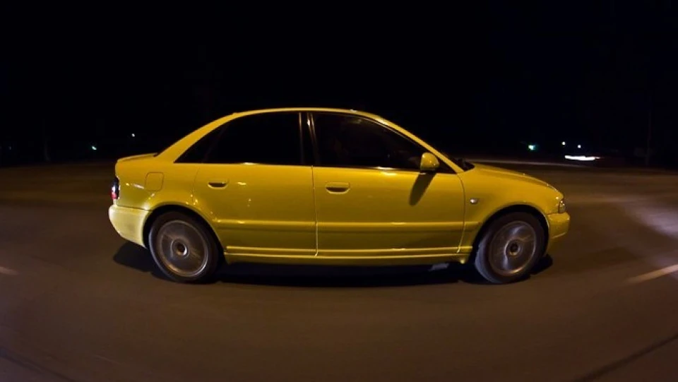 Audi S4 Яскрава 5