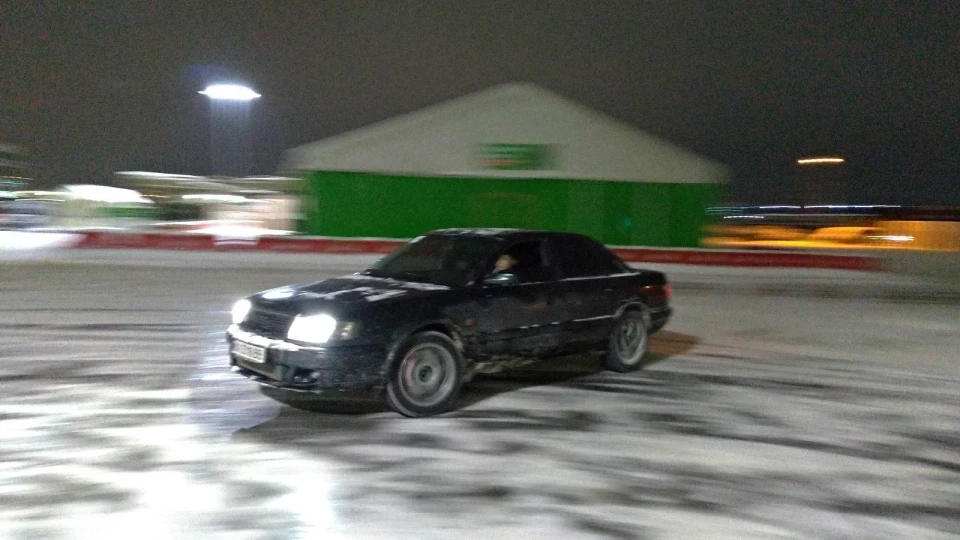 Audi S4 Turbo Мітла