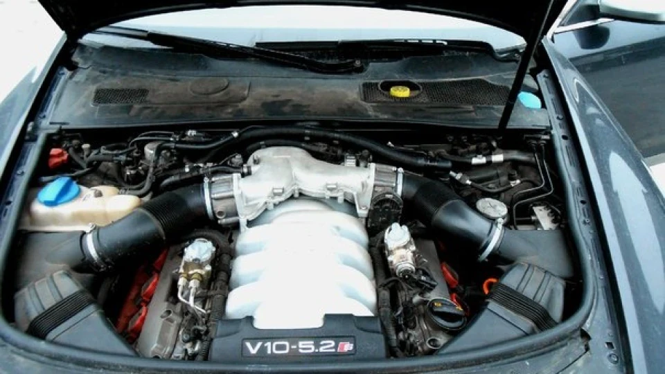 Audi S6 AUDI S6 5.2 2