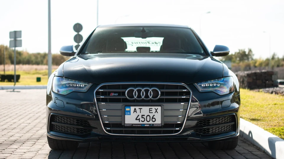 Audi S6 Лютий Седан