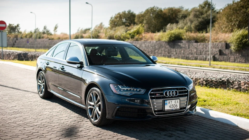 Audi S6 Лютий Седан 3