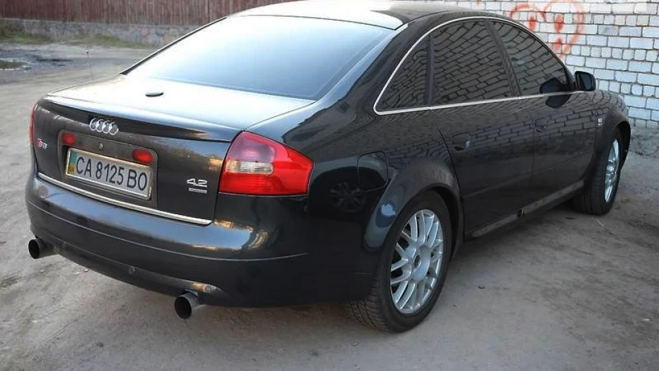 Audi S6 V8