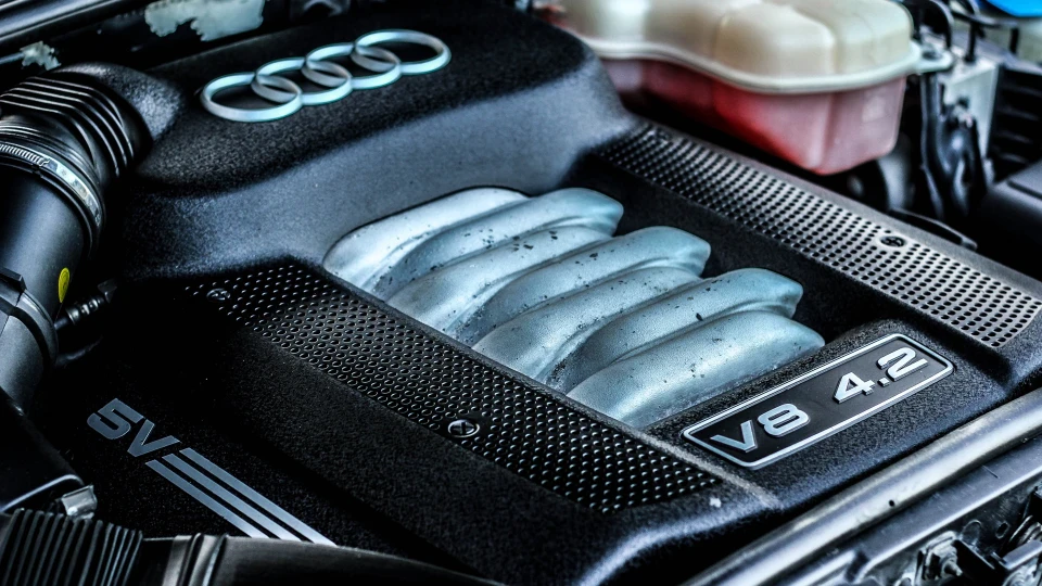 Audi S6 V8 3