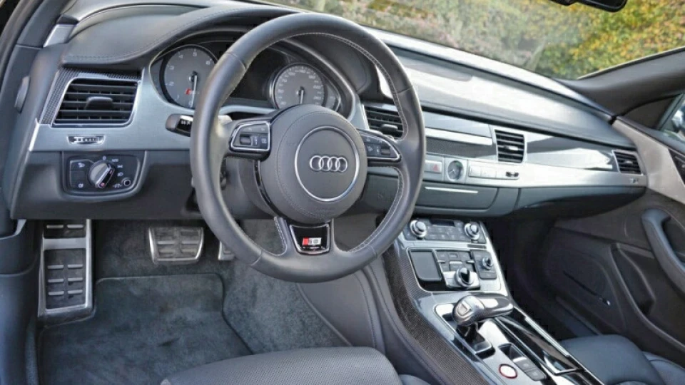 Audi S8 2