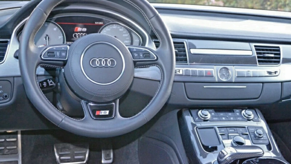 Audi S8 3
