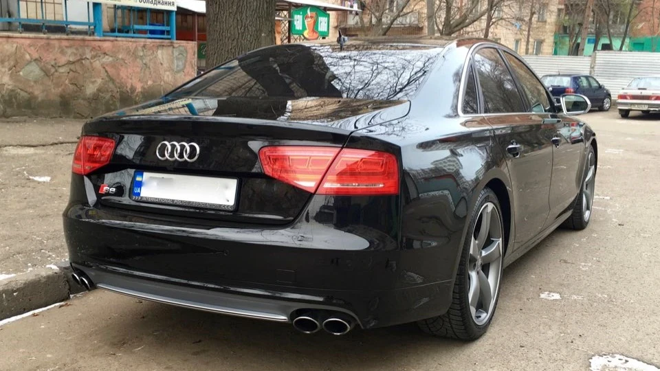 Audi S8 2