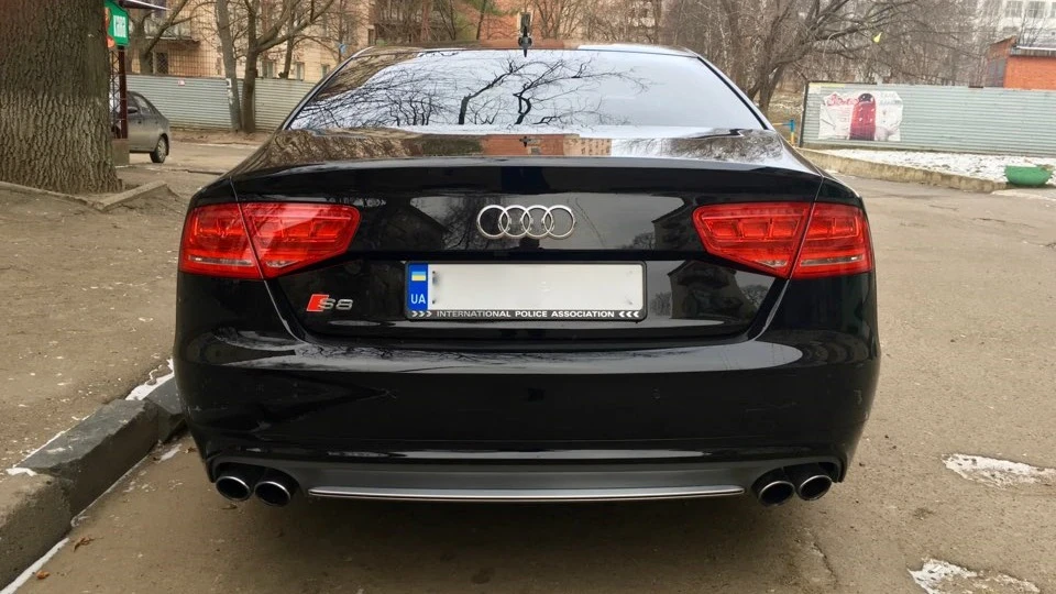 Audi S8 3