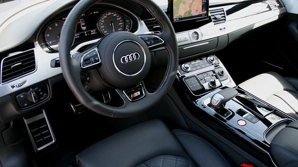 Audi S8 4