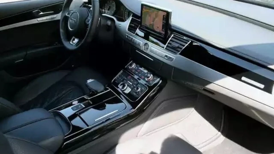 Audi S8 5