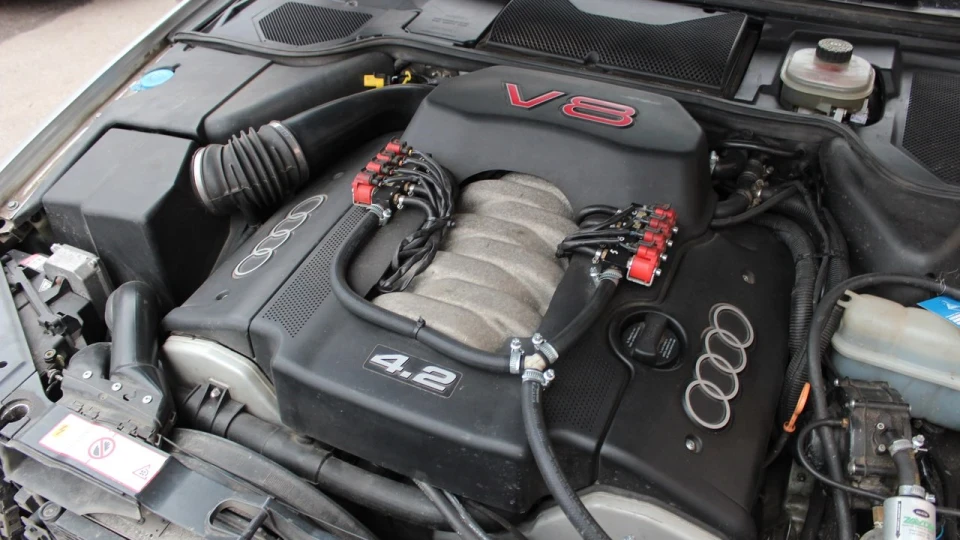 Audi S8 5