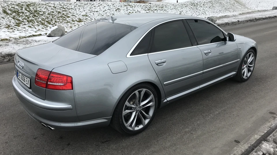 Audi S8 2