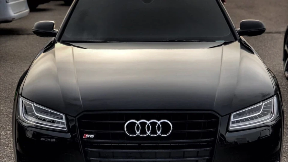 Audi S8 Чорна мамба