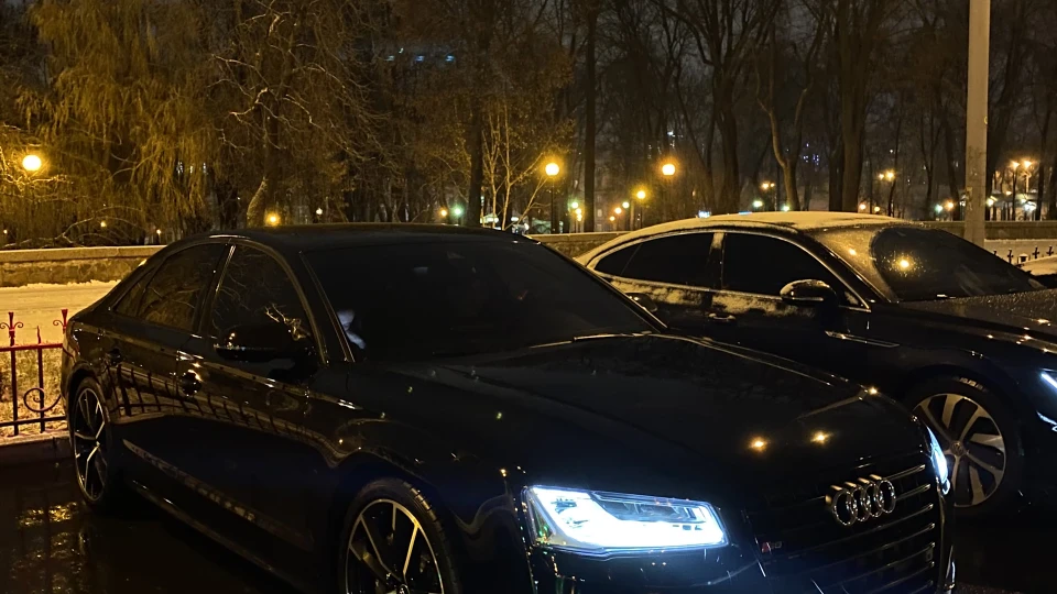 Audi S8 Чорна мамба 2
