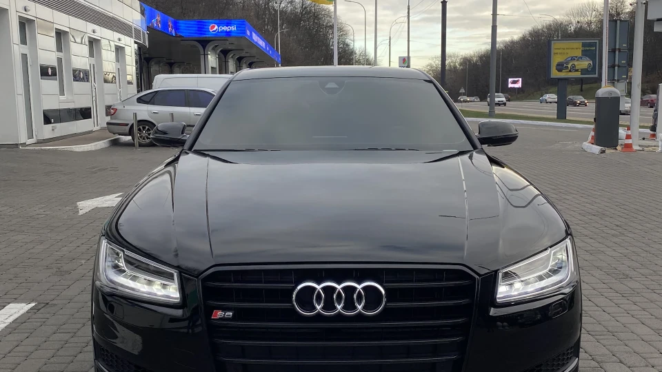 Audi S8 Чорна мамба 3