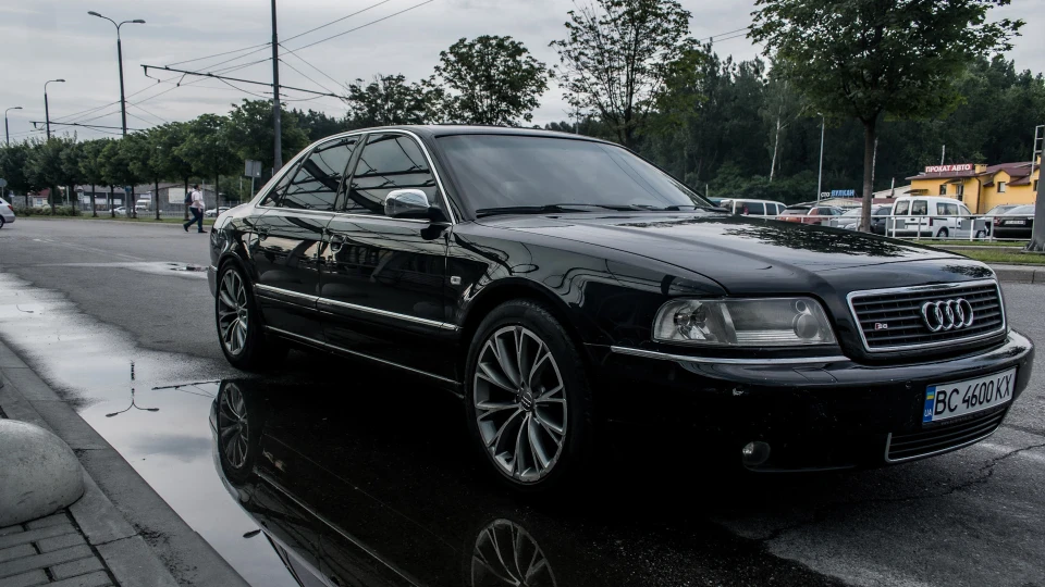 Audi S8 D2