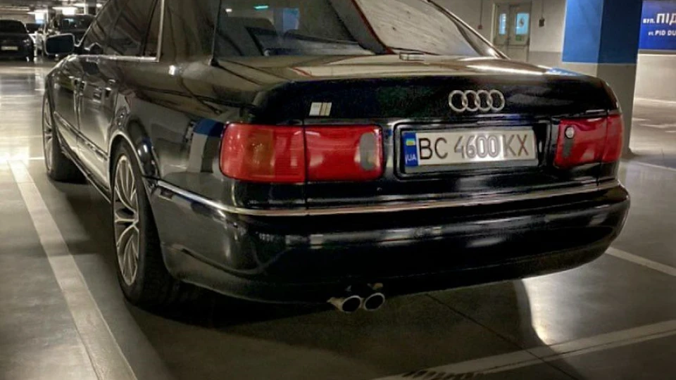 Audi S8 D2 2