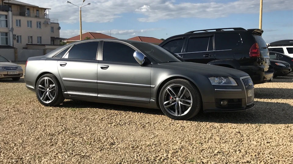 Audi S8 Сірий мат 2