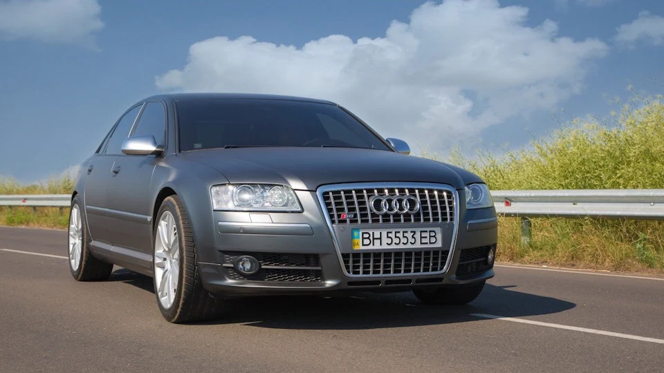 Audi S8 Сірий мат 4