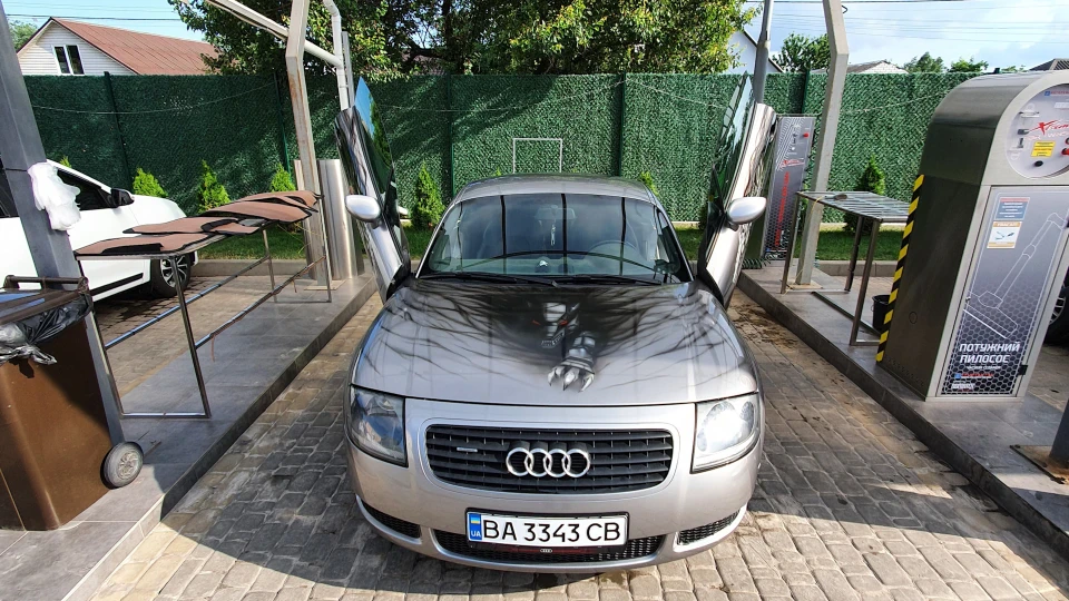 Audi TT 1.8T quattro 👻 2