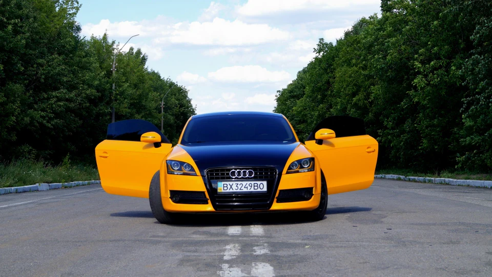 Audi TT Black Yellow Dreams 2