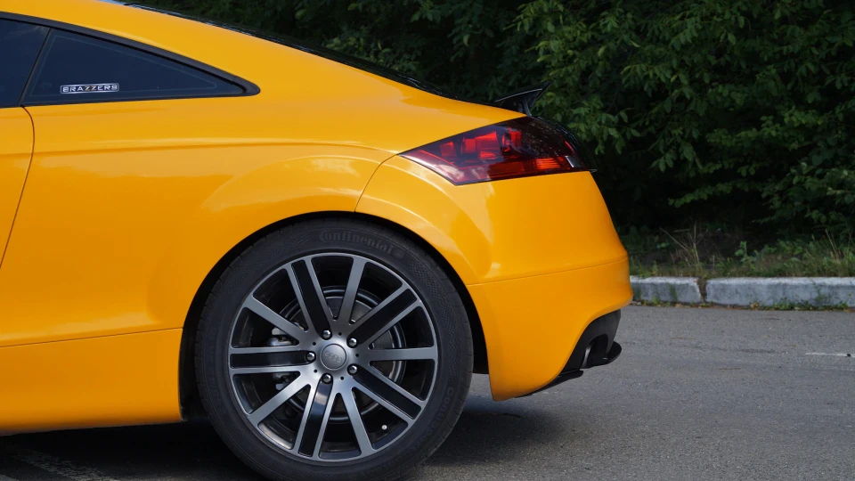 Audi TT Black Yellow Dreams 4