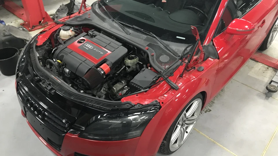 Audi TT Brilliant red 5
