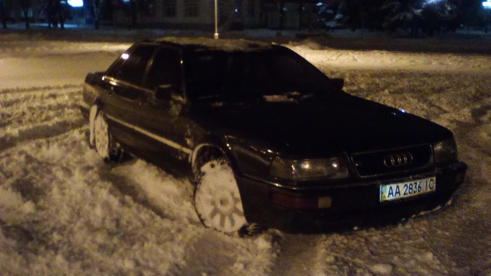 Audi V8 3