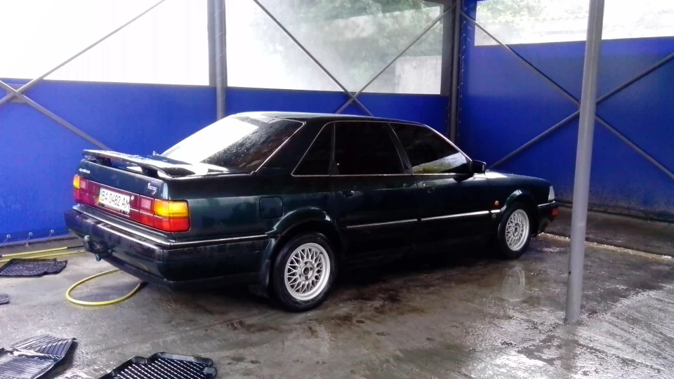 Audi V8