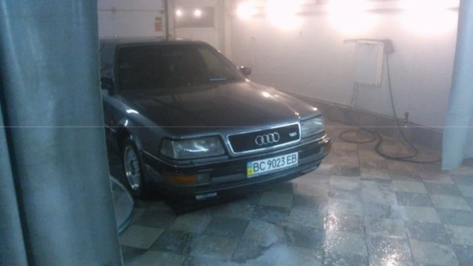 Audi V8 2