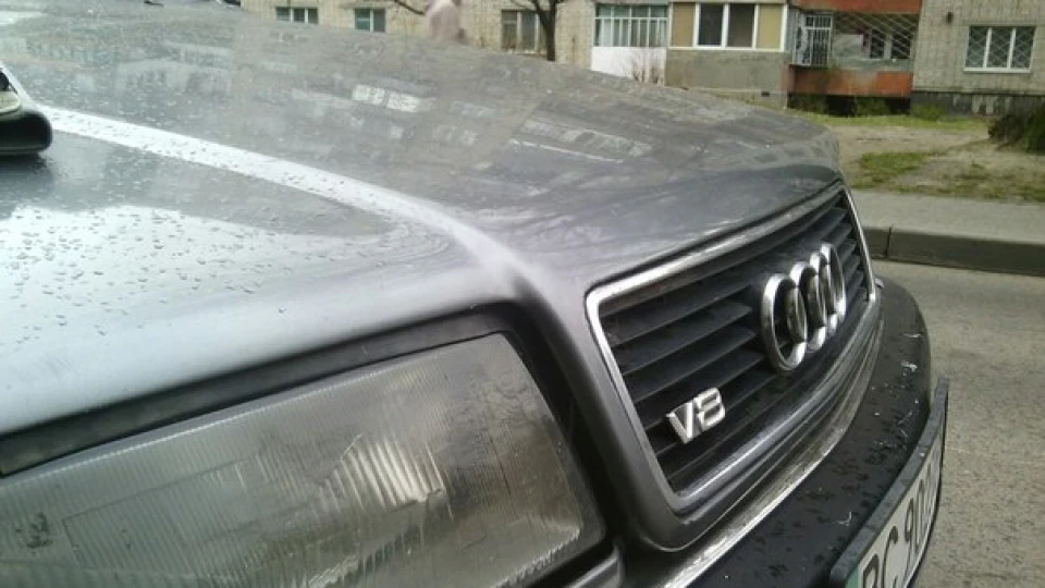 Audi V8 3