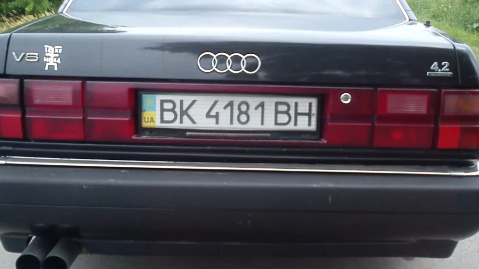 Audi V8 2