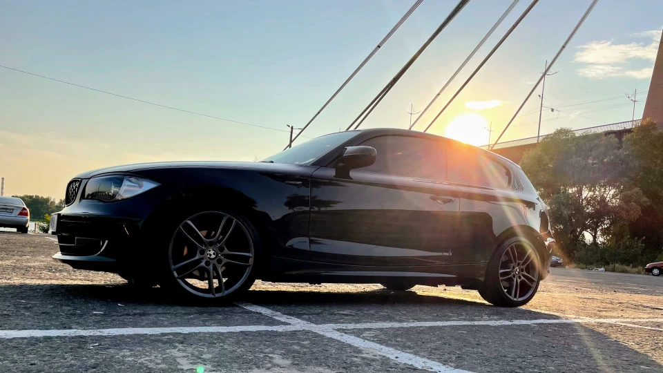 BMW 1 series АКУЛА 2.0 4