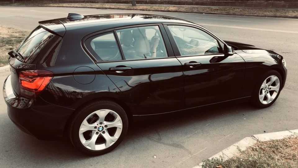 BMW 1 series Чорна дівчинка 2