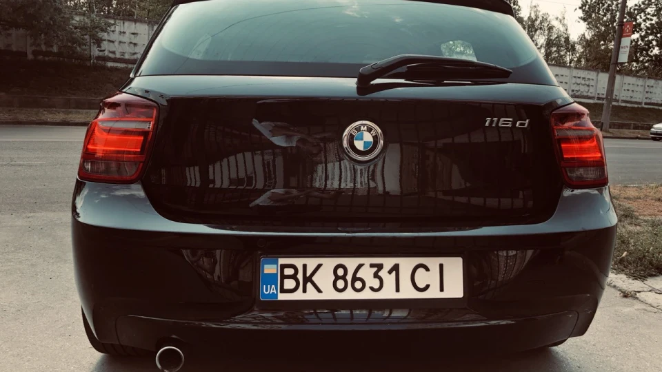 BMW 1 series Чорна дівчинка 4