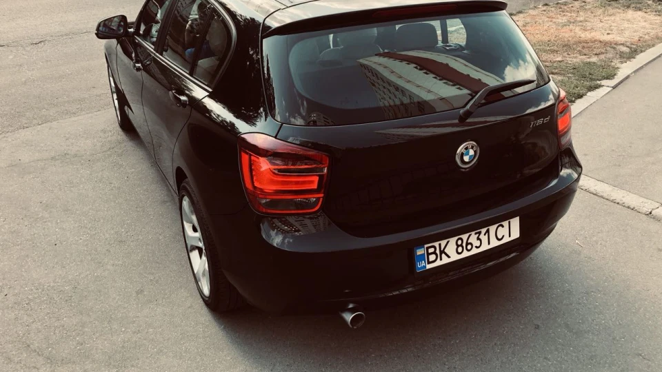 BMW 1 series Чорна дівчинка 5