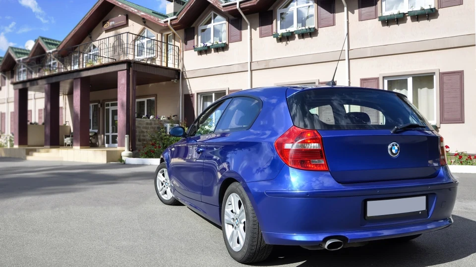 BMW 1 series Ivy Blue 2