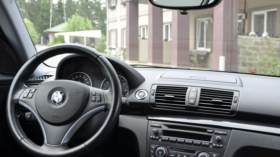BMW 1 series Ivy Blue 4
