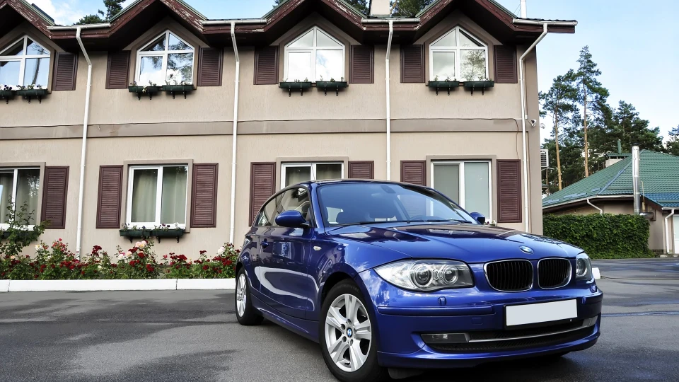 BMW 1 series Ivy Blue 5