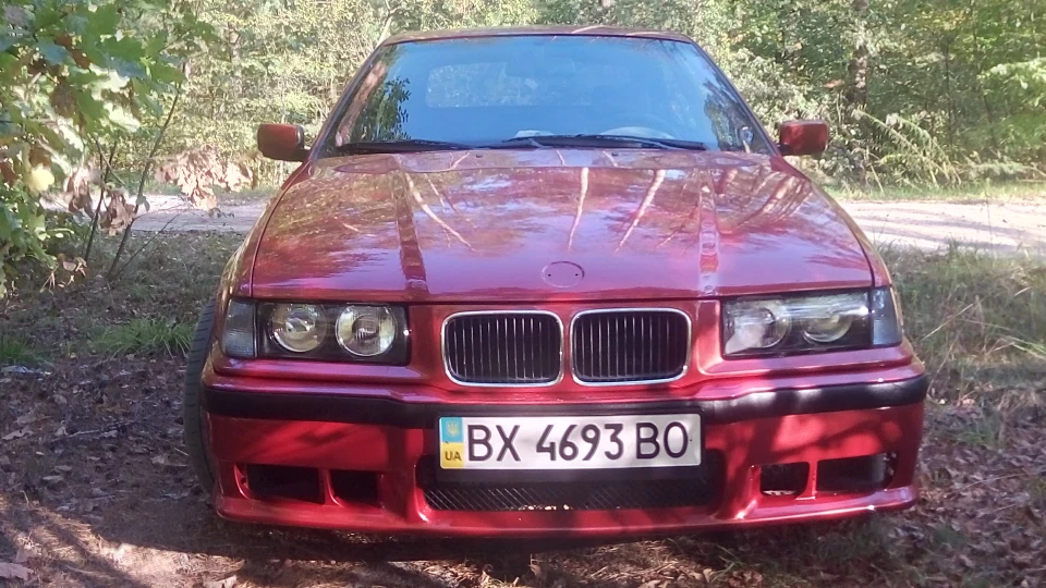 BMW 3 series Compact -357 Sierra Red Metallic 4