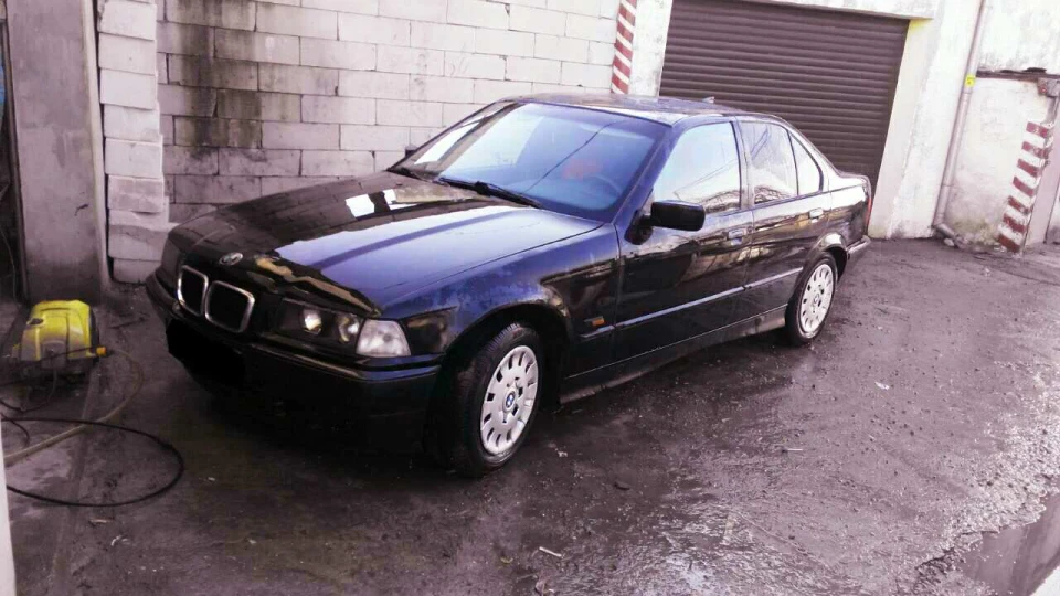 BMW 3 series Compact бумерок)