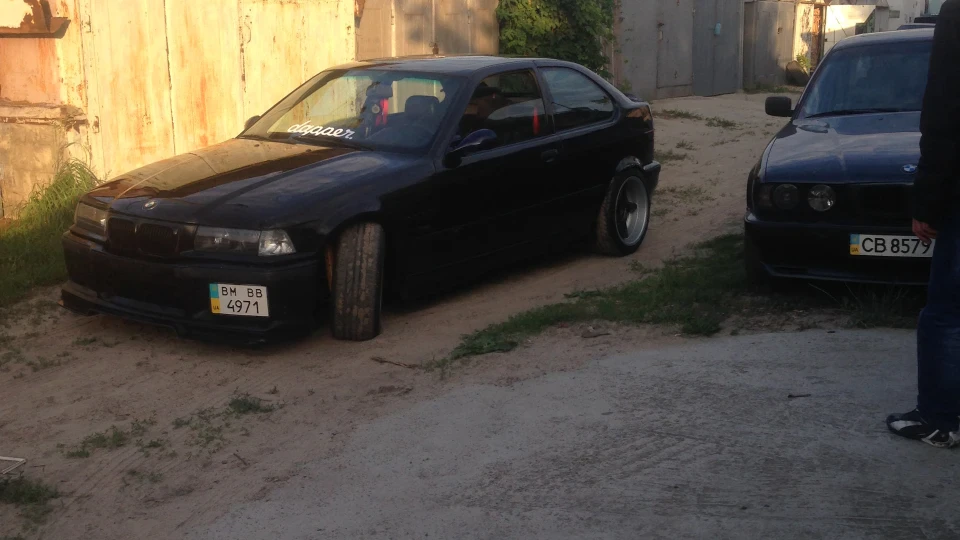 BMW 3 series Compact COSMOSSCHWARZ METALLIC( 5