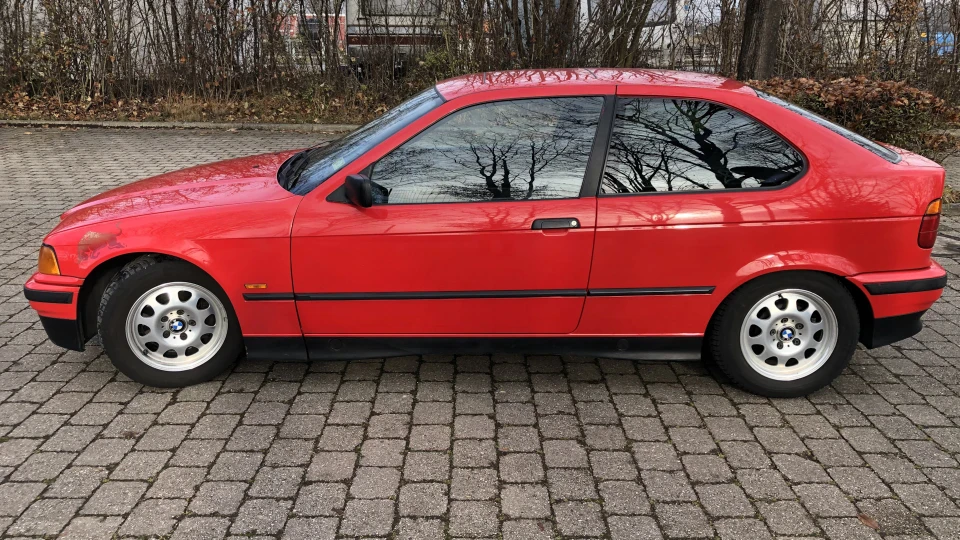 BMW 3 series Compact Hellrot 1.6 MT 4