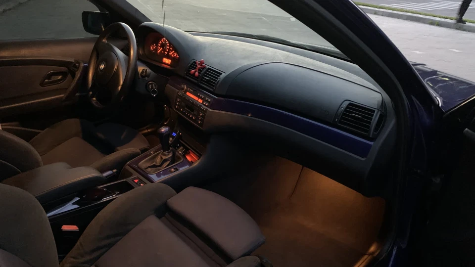 BMW 3 series Compact Individual Velvetblau 3